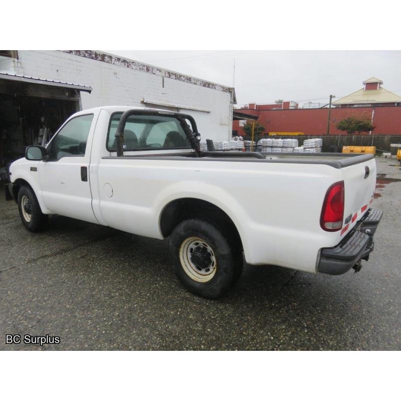 Q-1007: 2000 Ford F250 XL Pickup with Crane – 82728 kms