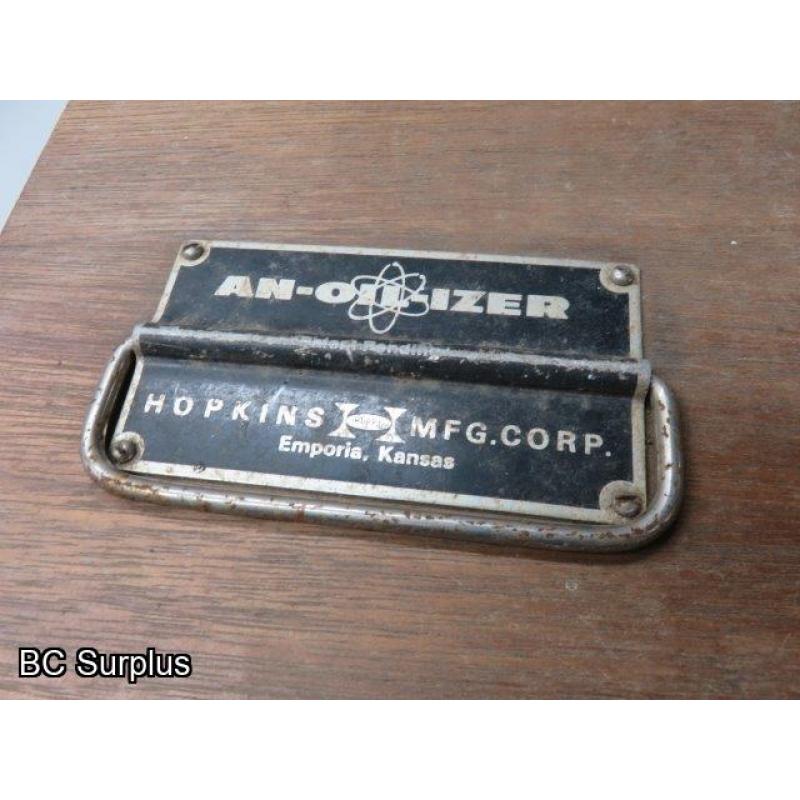 Q-127: Hopkins Engine Oil Analyzer – Wooden Case – Vintage
