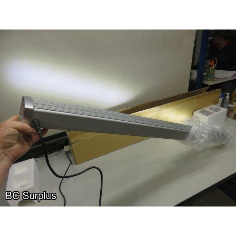 Q-357: LED Linear Light Bar Wall Washer – White – Unused