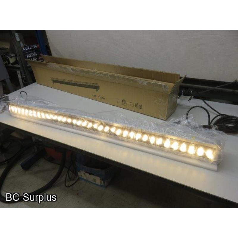 Q-358: LED Linear Light Bar – Programmable – White – Unused