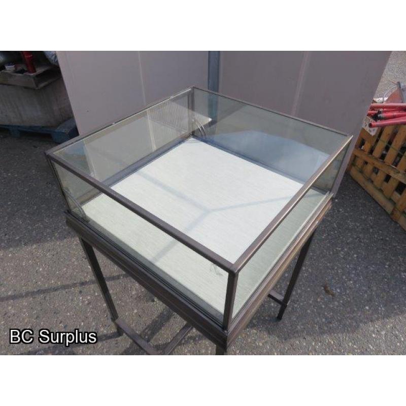 Q-402: Glass Display Case – Metal Frame