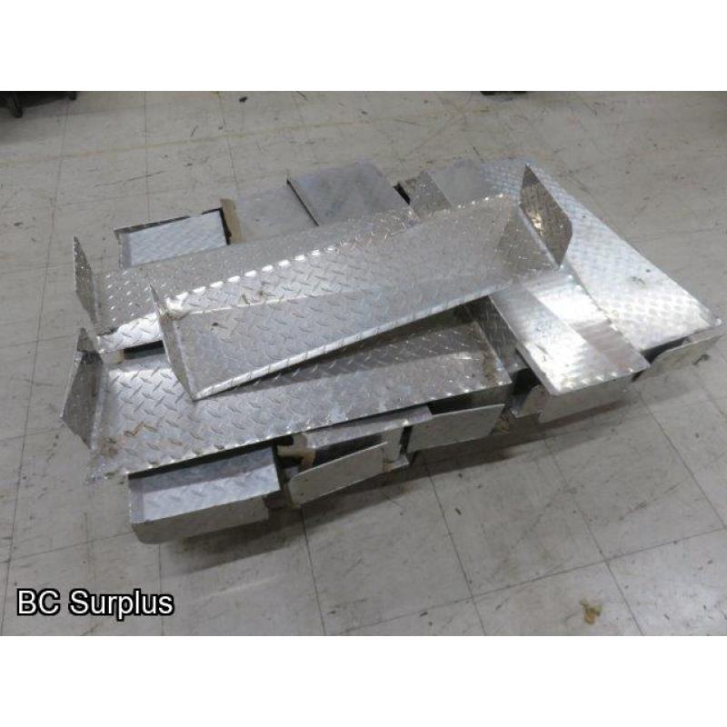 Q-546: Checker Plate Aluminium Steps – 14 Items