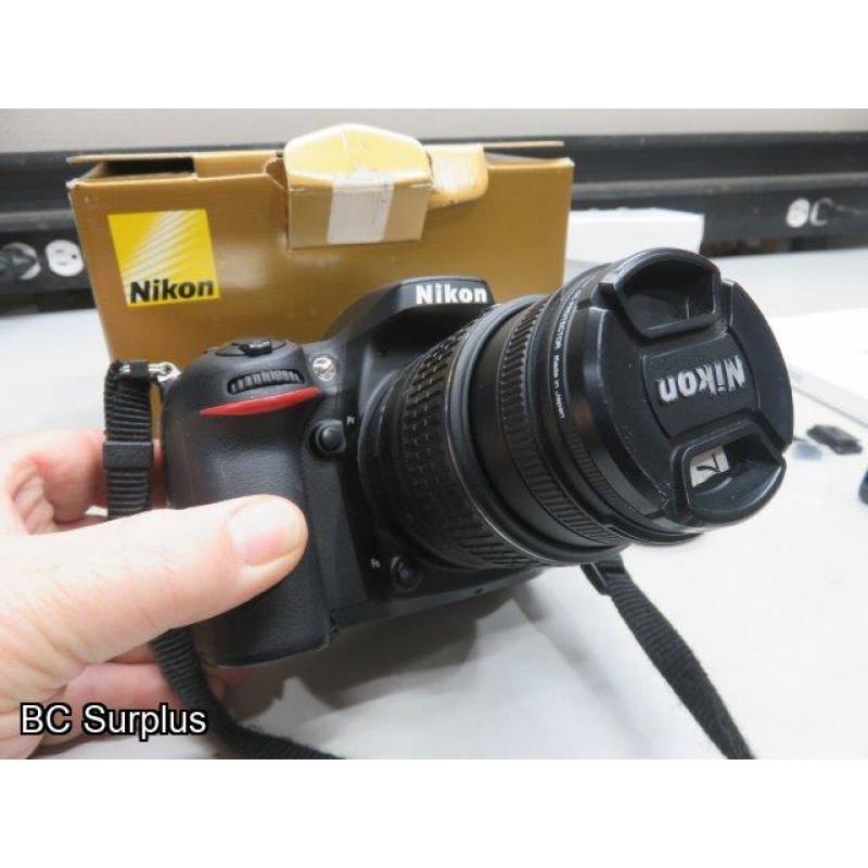 Q-561: Nikon D7100 Digital Camera; 24.2 Mega Pixel with Charger