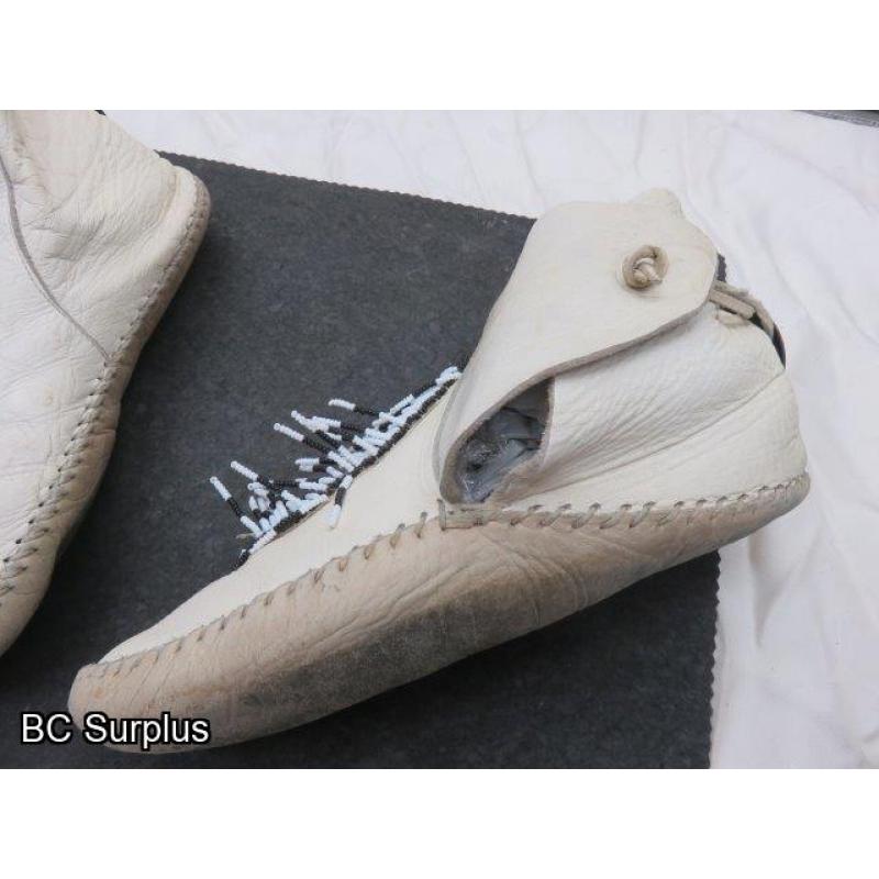 R-125: Beaded Moccasins – 1 Pair – White Leather