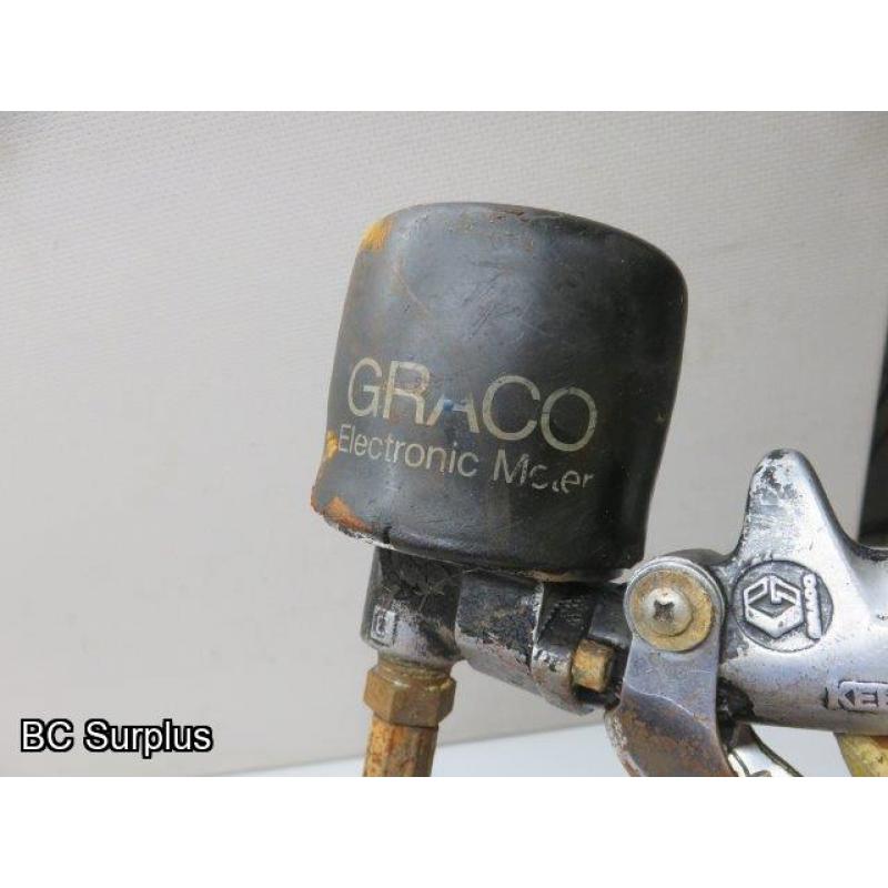 S-286: Graco Electronic Grease Gun & Air Hose – 2 Items