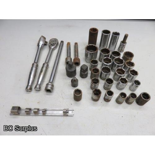 T-612: Snap-On 1/2 Inch Drive Sockets & Ratchets – 35 Items