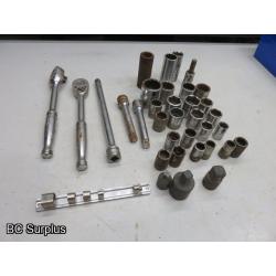 T-612: Snap-On 1/2 Inch Drive Sockets & Ratchets – 35 Items